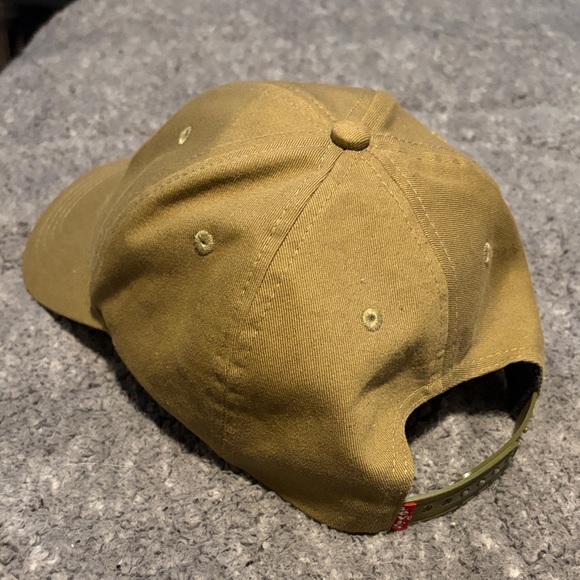 Levi's Khaki Cap with Red Logo - Picture 2 of 3